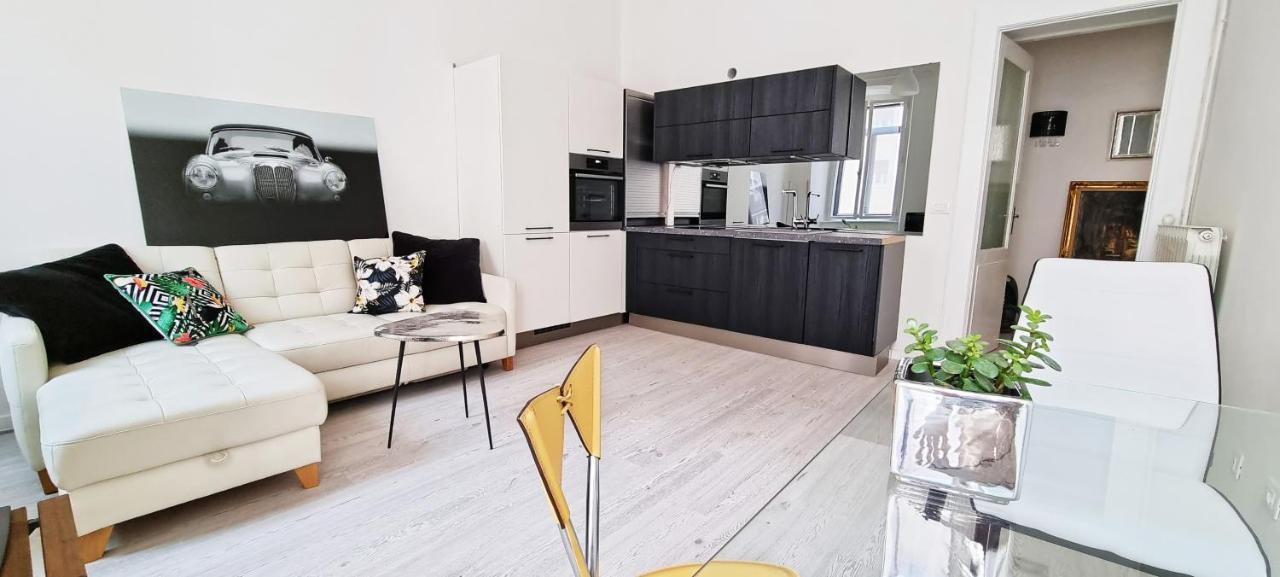 Casa Bianca - 2 Bedroom Design Apartment Trieste Bagian luar foto