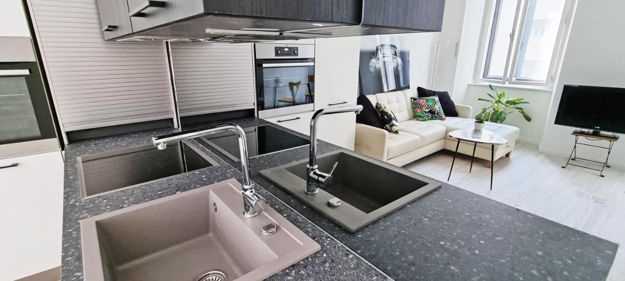 Casa Bianca - 2 Bedroom Design Apartment Trieste Bagian luar foto