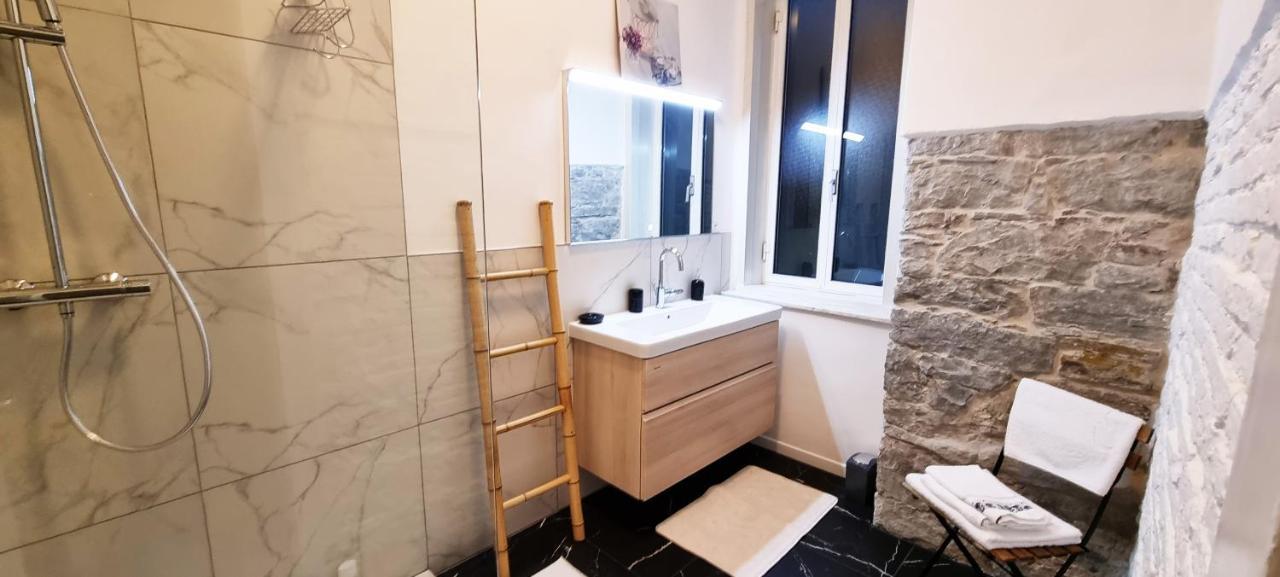 Casa Bianca - 2 Bedroom Design Apartment Trieste Bagian luar foto