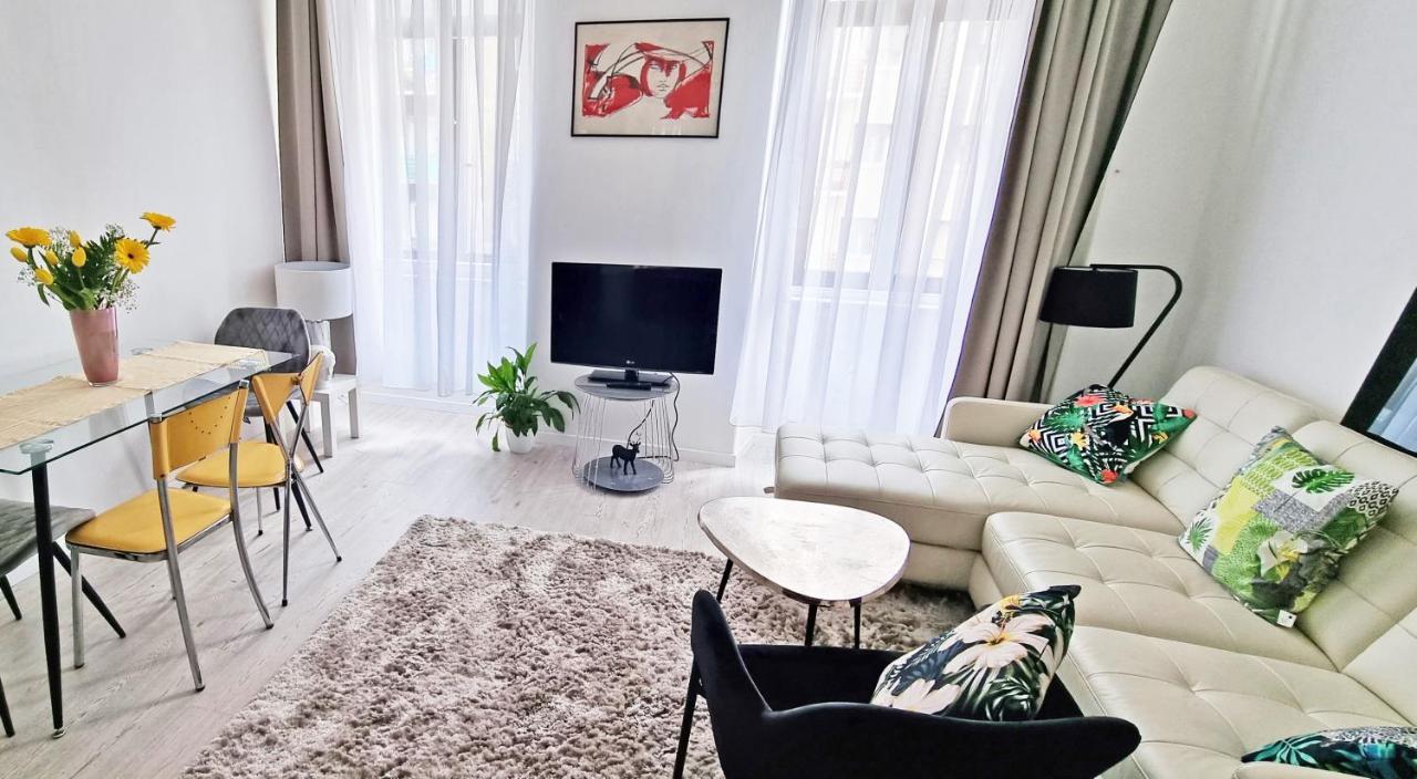 Casa Bianca - 2 Bedroom Design Apartment Trieste Bagian luar foto